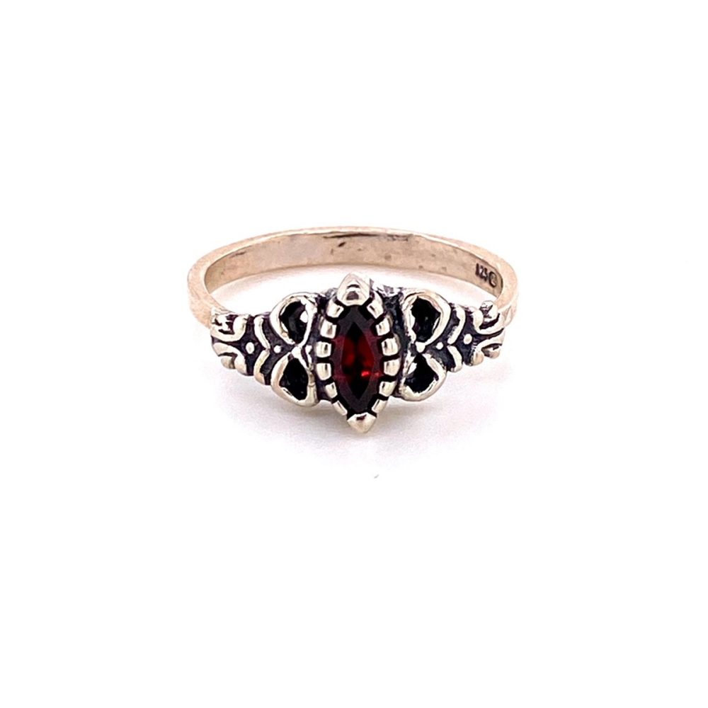 Ring Silber 925/000 mit Granat in Navetteform