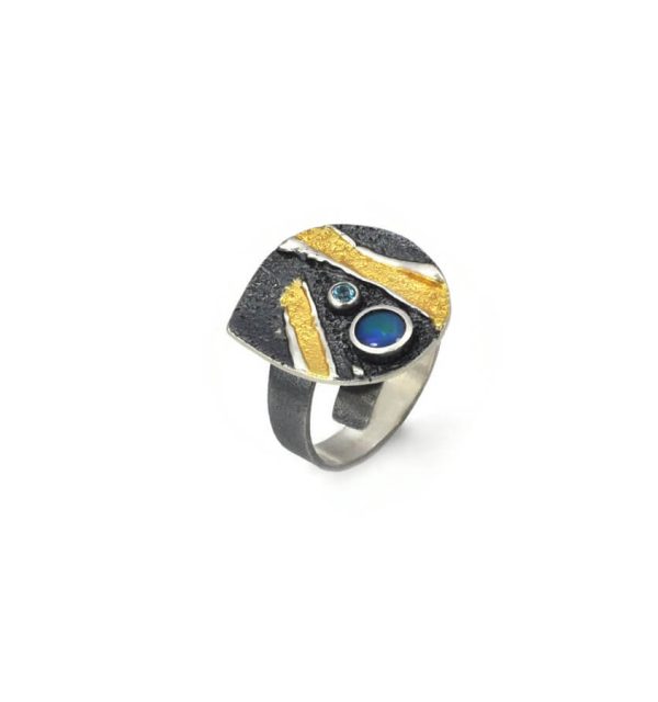 Ring von Eva Stone in Silber 925/000 vergoldet und oxidiert mit Topas und Opal