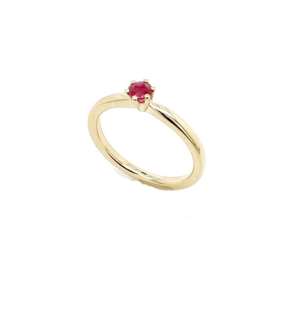 Solitärring in Gelbgold 585/000 mit Rubin